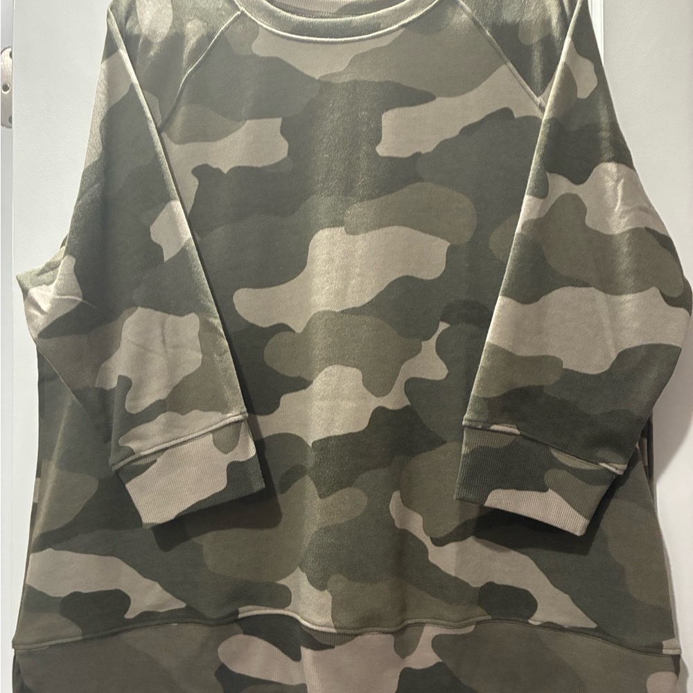 Women’s XL Camouflage Sweatshirt - Green and Cream top pullover, new